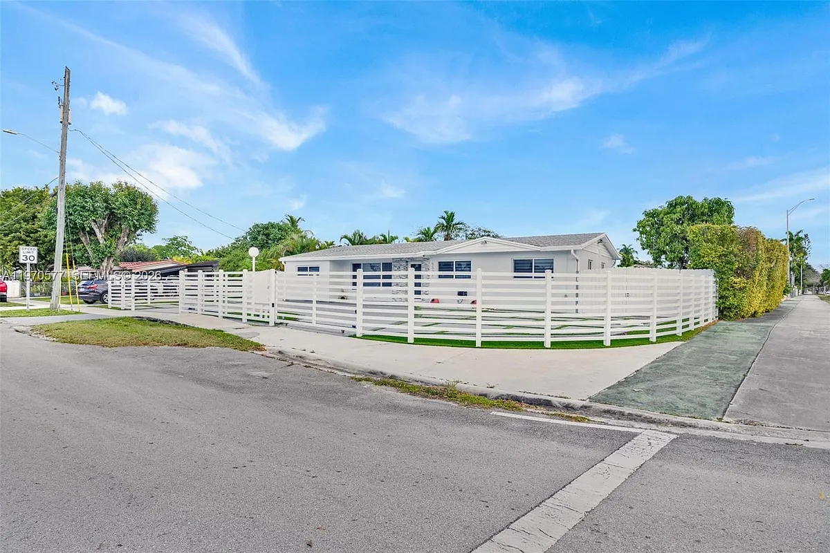 Building Photo - 5521 SW 104th Ave