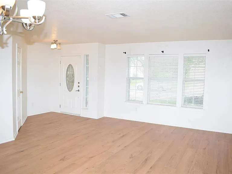 2418 Willow Way — Photo 5