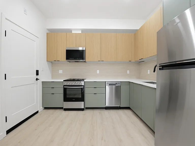 4553 North Ave #2 — Photo 2