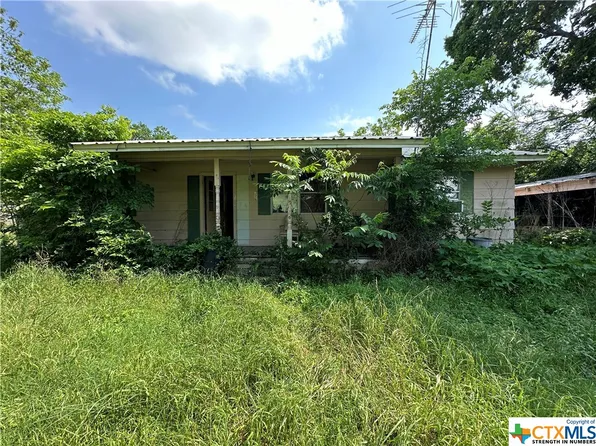 326 W 6th St, Yorktown, TX 78164