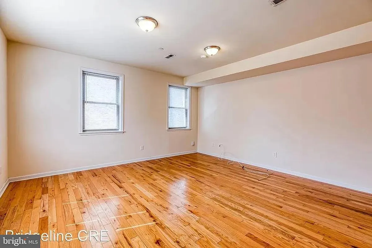 Building Photo - 2400 W Thompson St #C