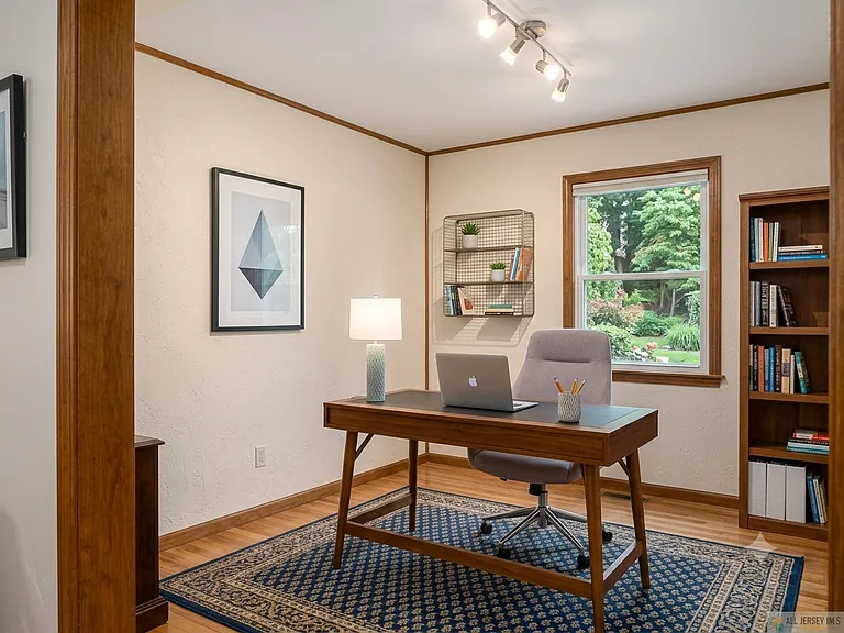 520 Henry St — Photo 6