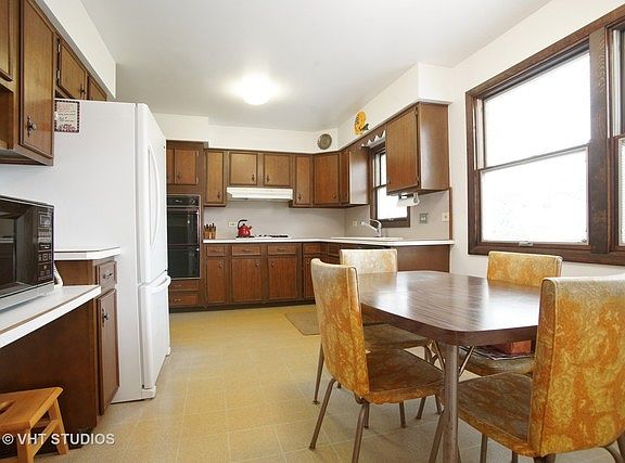 3rd image of 1323 S Chestnut Ave