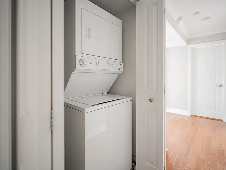 In-unit Washer & Dryer - #101