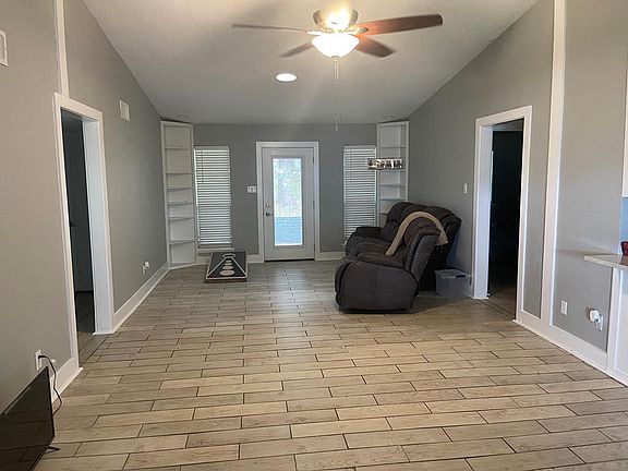 4th image of 104 Oak Acres Dr S