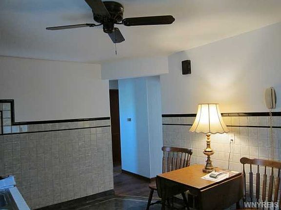 5th image of 48 Saint Paul Ct