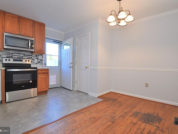 5th image of 118 Clifford Ave