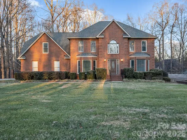 907 Weymouth Dr, Gastonia, NC 28056