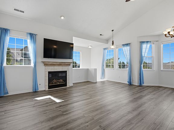 4th image of 963 N Shetland Ln W