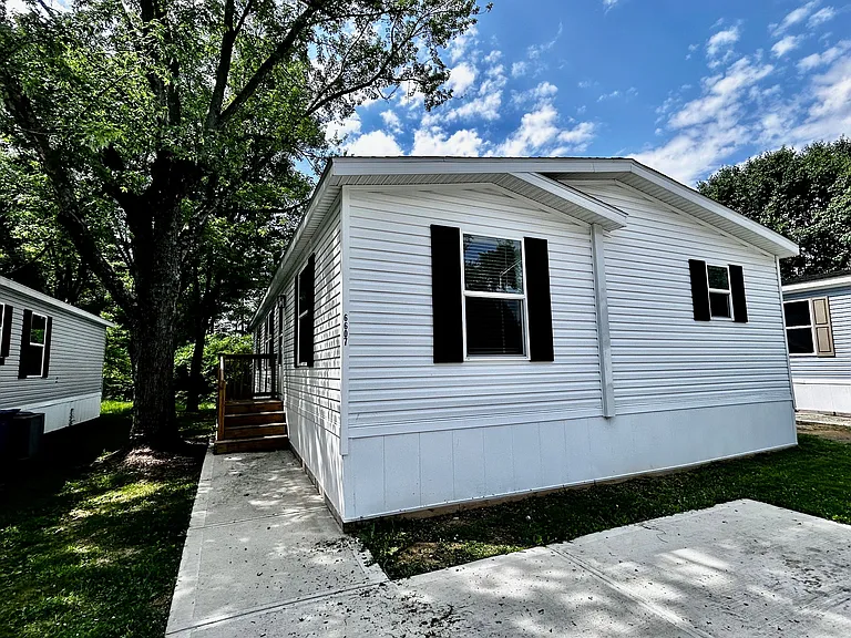 Hickory Knoll — Photo 119