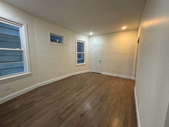3rd image of 6 Eaton Pl #1