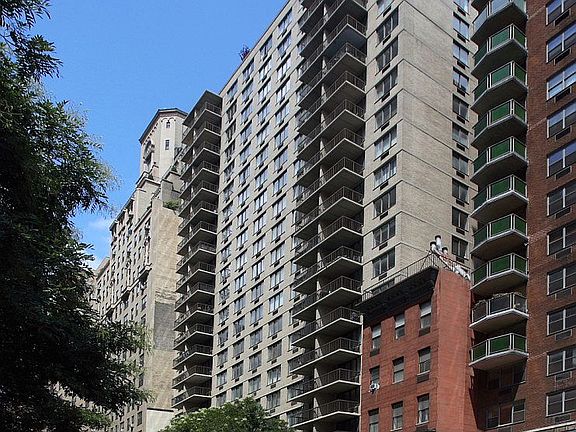 3rd image of 115 E 34th St #1908