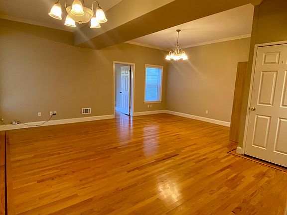 3rd image of 716 8th Ave