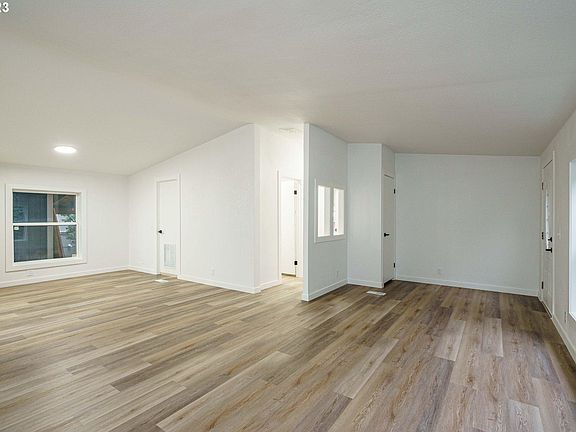 4th image of 14711 NE 85th Cir