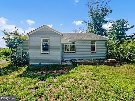 5th image of 327 W Park Dr