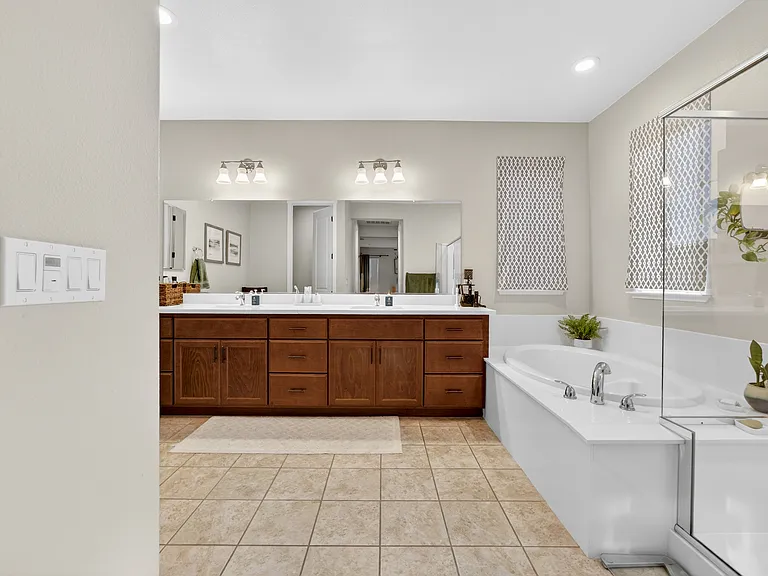450 Syracuse Ln — Photo 19
