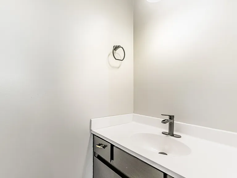 705 Ashfield Ct — Photo 9