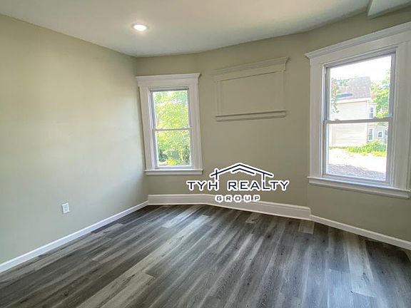 2nd image of 124 N 15th St #2