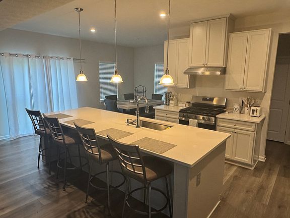 GOURMET KITCHEN