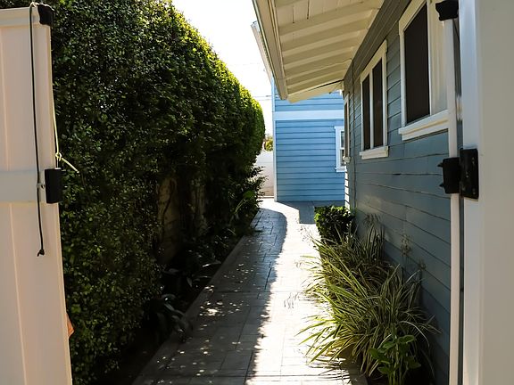 2nd image of 2033 Andreo Ave
