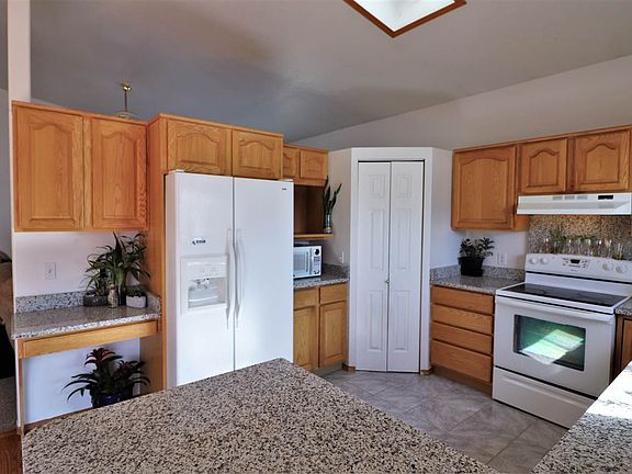 4th image of 207 Wild Rose Ln