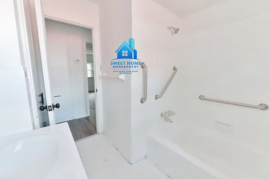 4 bed, 1404 sqft, $1,500 — Photo 2