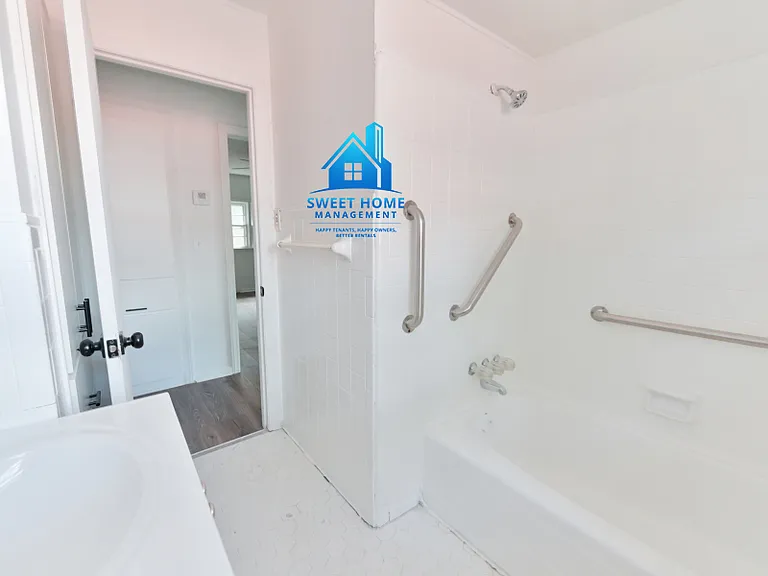2908 Urban Ave — Photo 2