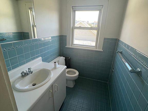 3rd image of 196 Lakeview Ave #1