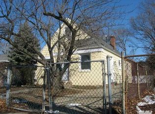 821 New St, Uniondale, NY 11553
