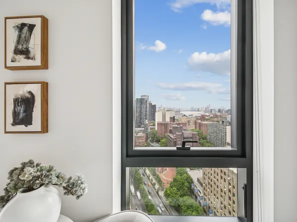 567 Fulton Street image 3 of 25