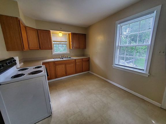 5th image of 4435 Rosemary Ave