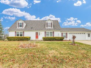 2302 Pheasant Ridge Rd, Mahomet, IL 61853