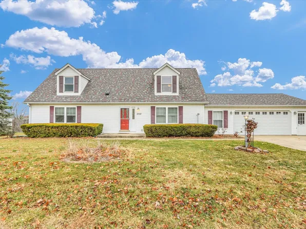 2302 Pheasant Ridge Rd, Mahomet, IL 61853