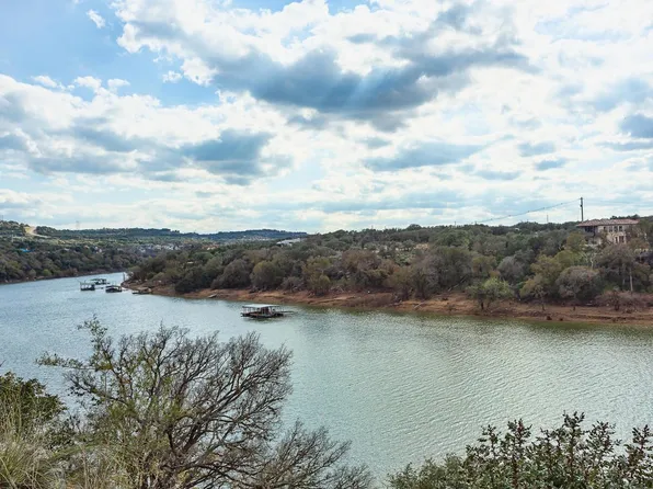 1102 Cliffview Dr, Spicewood, TX 78669