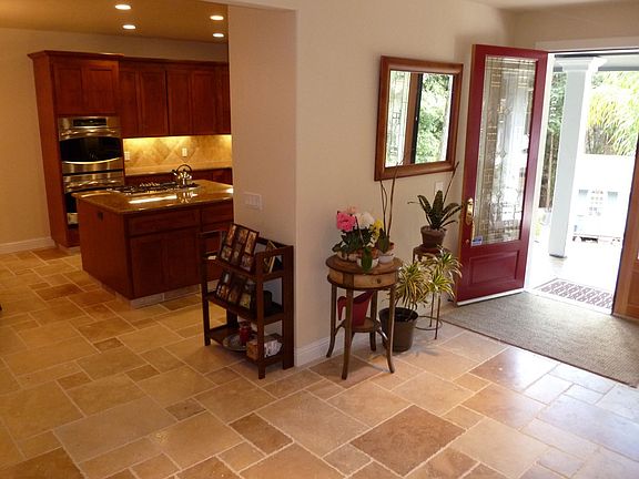 Entry way - travertine floors