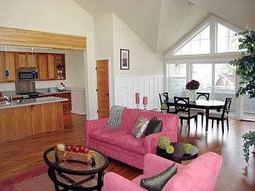 1st image of 298 Winslow Way W