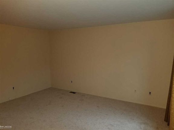 3rd image of 13832 Barcroft Way