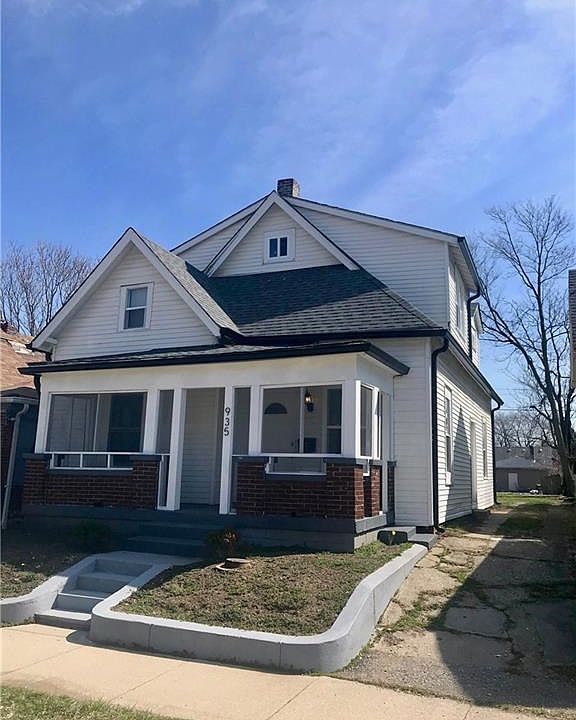 1st image of 935 N Sheffield Ave