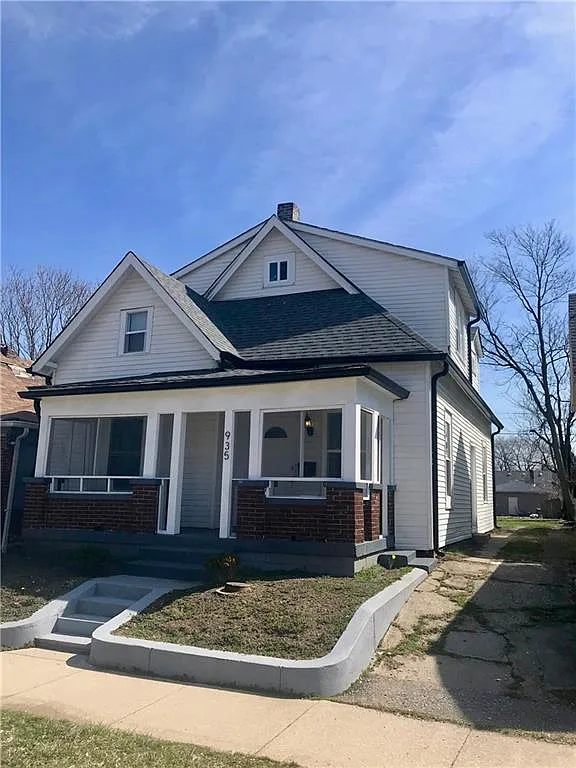 935 N Sheffield Ave photo 1