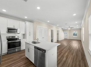 304 Date Palm Ln, Freeport, FL 32439