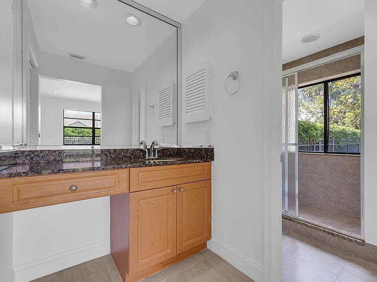 10084 Camelback Ln — Photo 11
