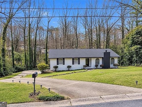 2nd image of 611 Navarre Dr