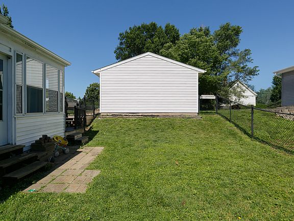 3rd image of 636 28th St