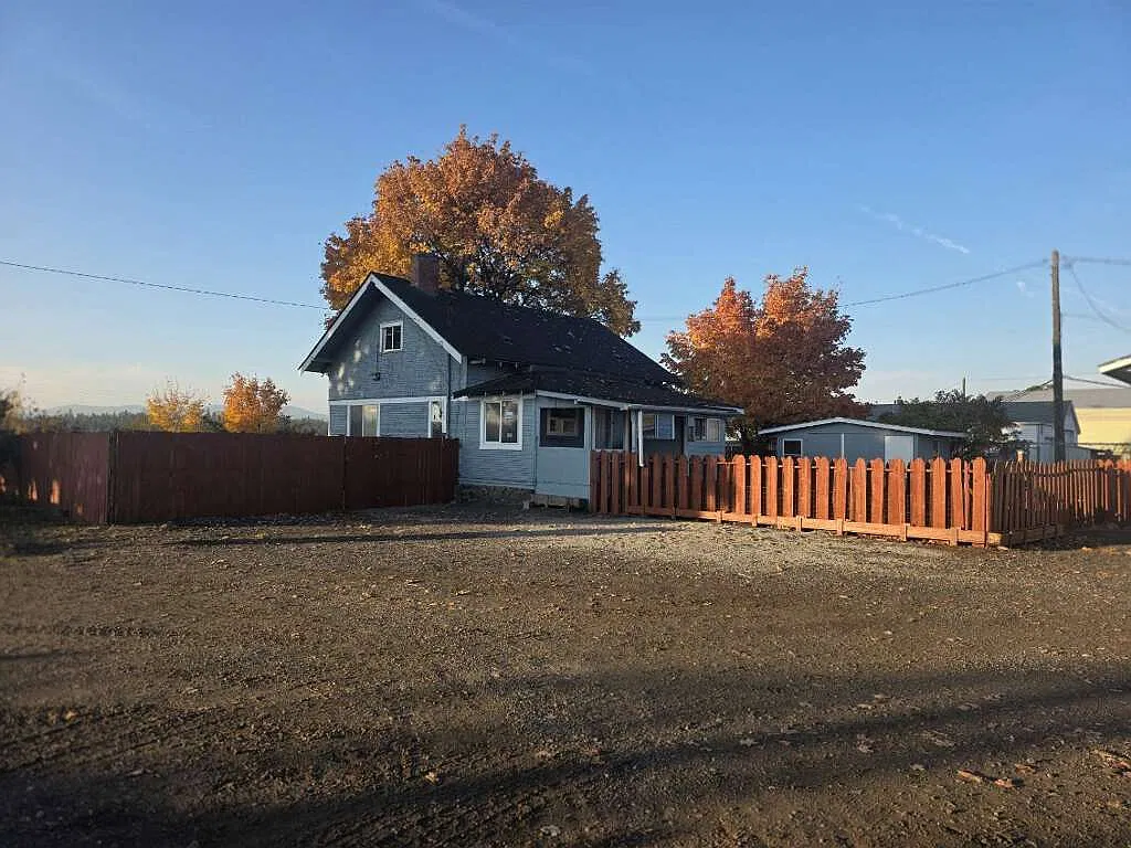 13615 E. Trent Ave - House — Photo 3