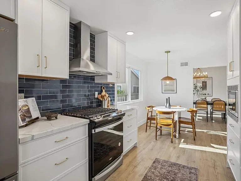 411 Beach Ave — Photo 2