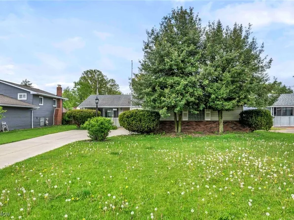 25116 Chase Dr, North Olmsted, OH 44070