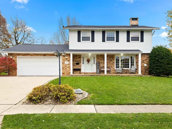 1010 Knollcrest Dr, Washington, IL 61571