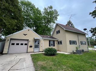 637 W Main St, Genoa, IL 60135