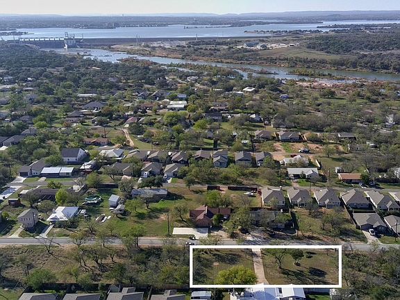 3rd image of 464 Fir Ln