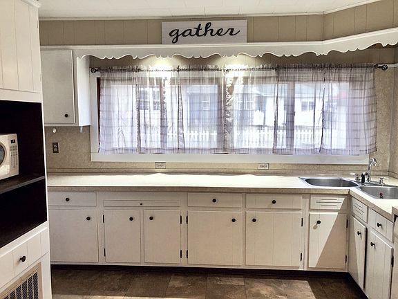 Kitchen 16.7’x22’